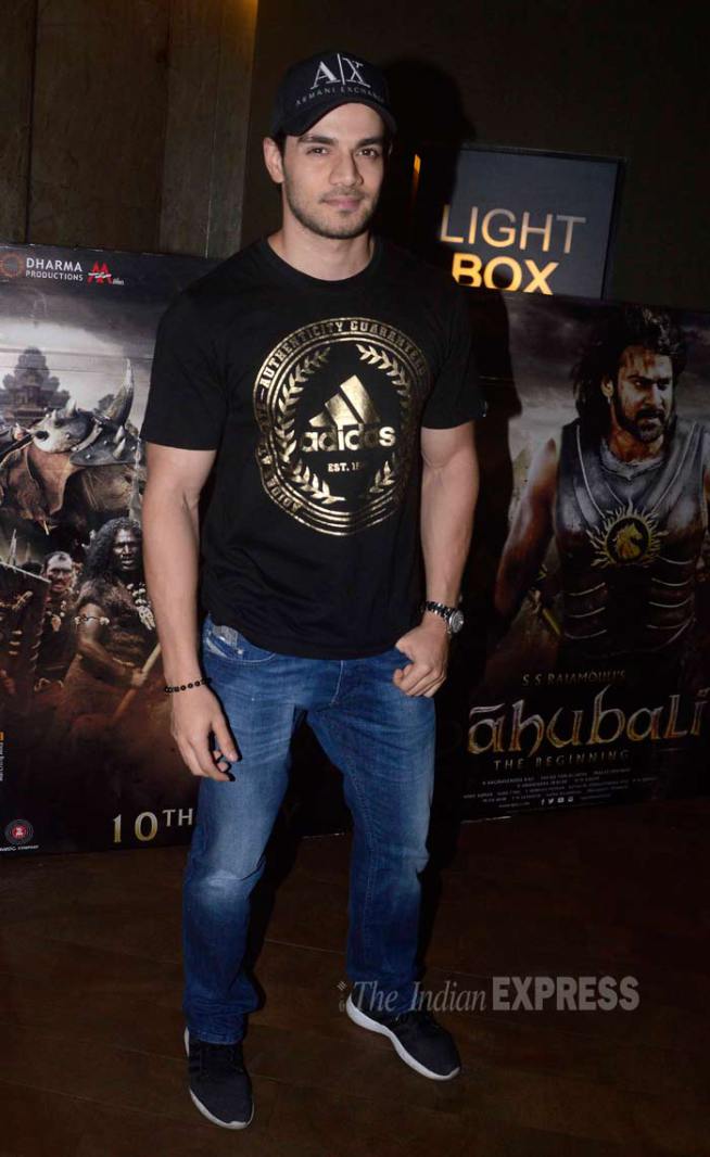 ‘बाहुबली’च्या स्क्रिनिंगला संगीता बिजलानीसह सलमान