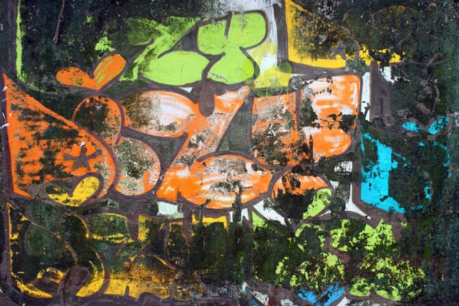 हर दिवार कुछ कहती है