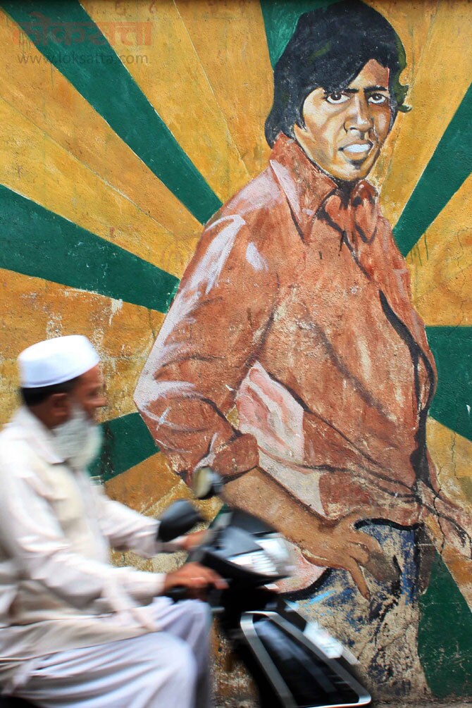 हर दिवार कुछ कहती है