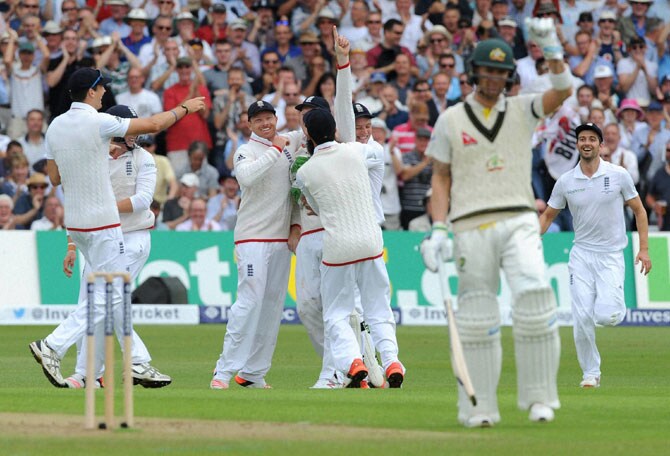 ऑस्ट्रेलिया 'ब्रॉड' संकटात.