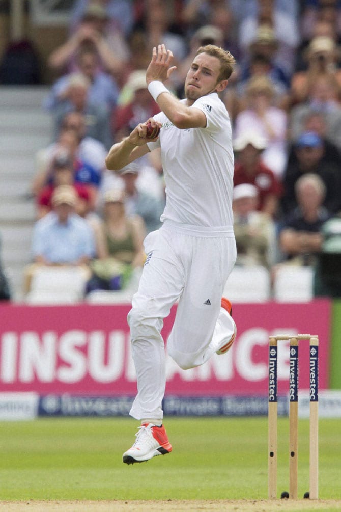 ब्रॉडच्या भेदक गोलंदाजीसमोर ऑस्ट्रेलिया गारद.