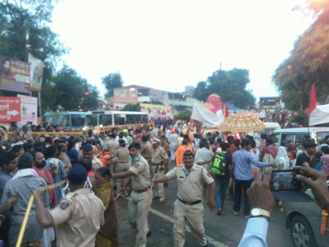 कुंभमेला निर्विघ्नपणे पार पडण्यासाठी पोलिसांचा कडक बंदोबस्त करण्यात आला आहे.