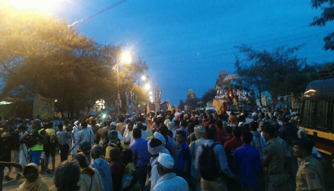 कुंभमेळाः शाहीपर्वास मंगलमय प्रारंभ…