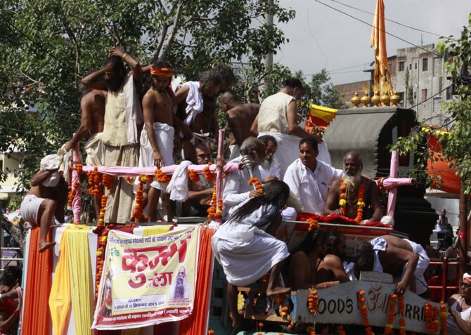 (छायाः वसंत प्रभू)