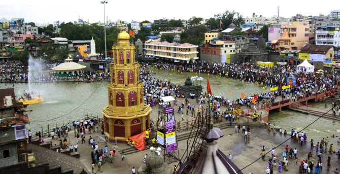 (छायाः वसंत प्रभू)