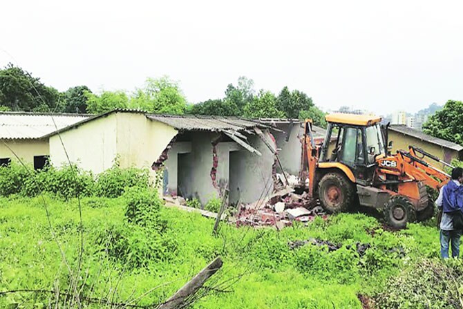 बदलापुरात १९ अनधिकृत बांधकामे जमीनदोस्त