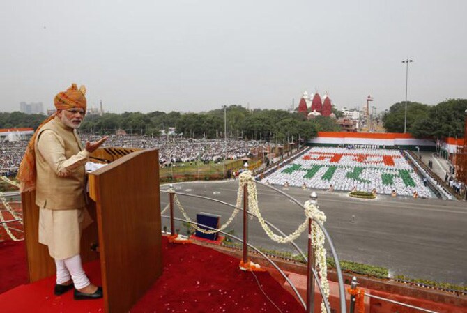 उपस्थितांना संबोधित करताना पंतप्रधान नरेंद्र मोदी. (पीटीआय)