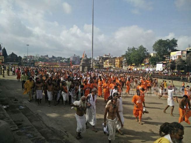 कुंभमेळाः शाहीपर्वास मंगलमय प्रारंभ…