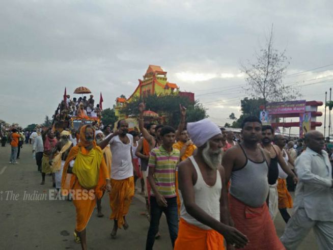 कुंभमेळाः शाहीपर्वास मंगलमय प्रारंभ…