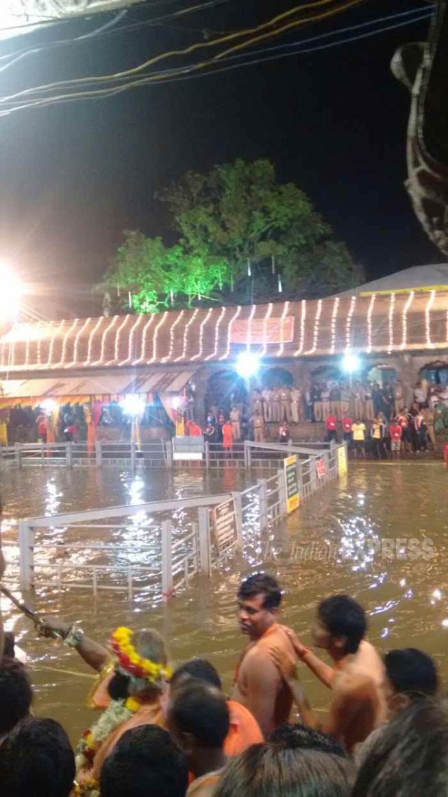 कुंभमेळाः शाहीपर्वास मंगलमय प्रारंभ…