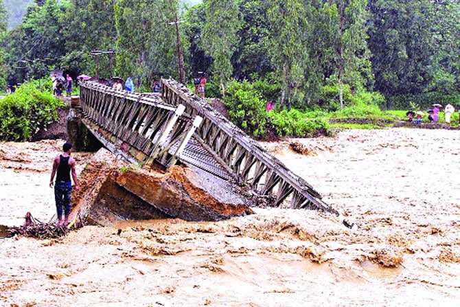 मणिपूरमध्ये दरड कोसळून २० ठार