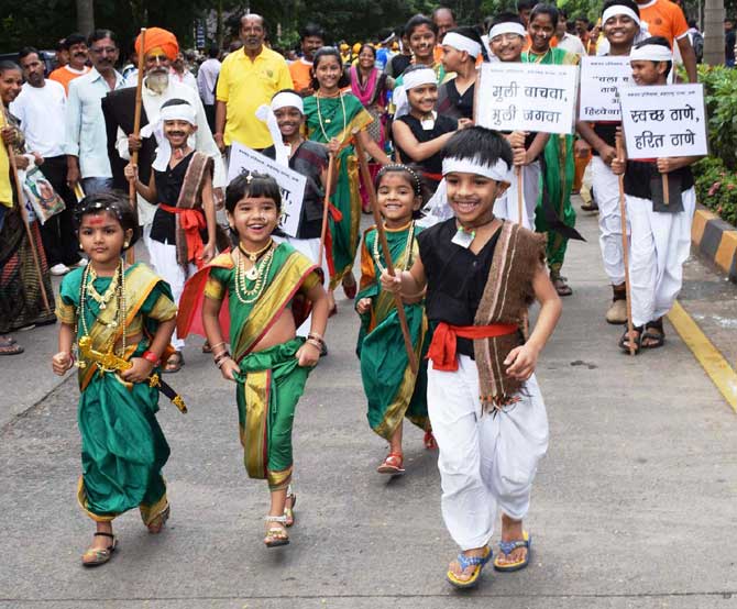 ठाणे महापौर वर्षा मॅरेथॉन मध्ये ठाणे स्वच्छ व हिरवेगार करुया,मुली वाचवा ,झाडे लावा झाडे जगवा असा सामाजिक संदेश देण्यात आला. (छायाः दीपक जोशी)