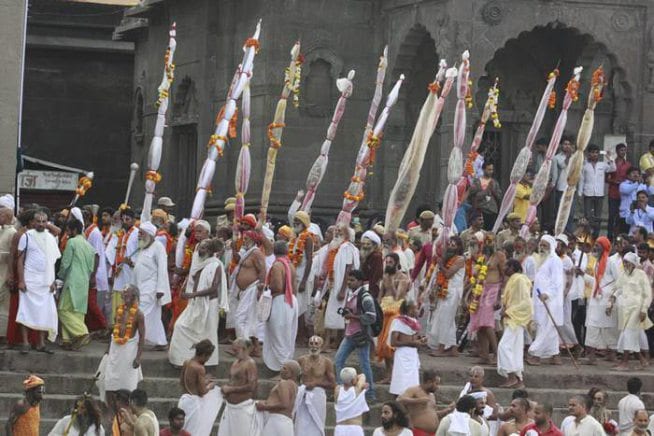 कुंभमेळाः शाहीपर्वास मंगलमय प्रारंभ…