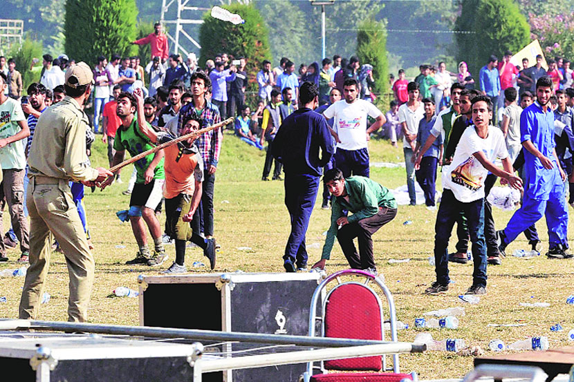 काश्मिरातील मॅरेथॉनमध्ये तरुणींचा विनयभंग