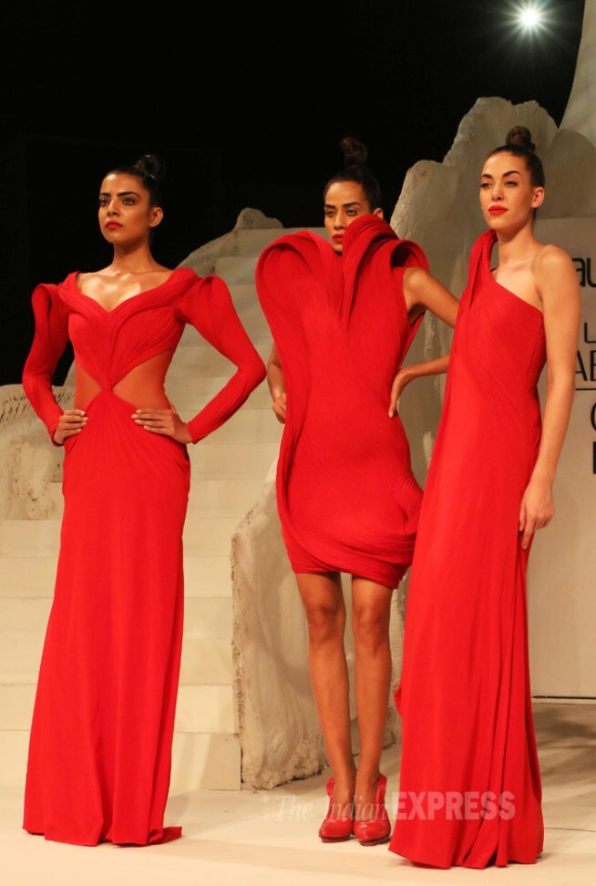 लॅक्मे फॅशन वीकमध्ये करिनाचा जलवा