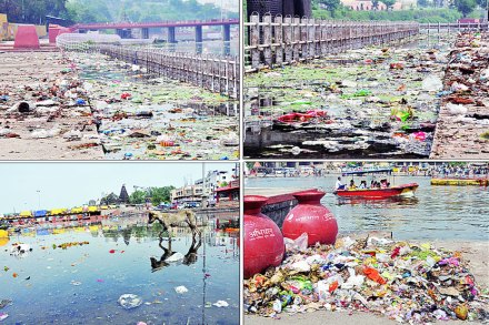 सिंहस्थानंतर गोदावरी नदीची झालेली बिकट अवस्था. नदीपात्रात अशी बहुधा एकही जागा नाही की जिथे कचरा वा निर्माल्य पडलेले नाही. निर्माल्य कलश तुटल्याने कचरा बाहेर पडला आहे. यामुळे नदी काठ परिसरात दरुगधी पसरली आहे. (छाया - मयूर बारगजे