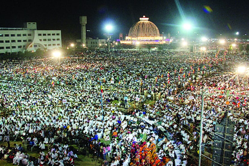 देवेंद्र फडणवीस म्हणाले, नुकत्याच झालेल्या जपानमधील कार्यक्रमाचा हवाला देत तेथे बौद्ध धर्माचा प्रसार करणारे नागार्जुन यांचे रामटेकमध्ये वास्तव्य या अनुषंगाने जपानशी आपला संबंध आहे.