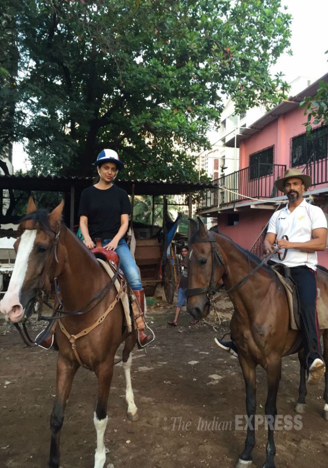 ‘रंगून’साठी कंगना सध्या घोडेस्वारीचे प्रशिक्षण घेतेयं. अभिनेता जीतू वर्मा (जोजो) तिला याचे प्रशिक्षण देत आहे.