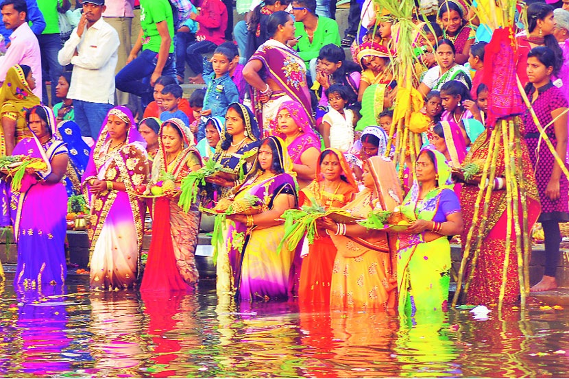 छठपूजेसाठी गोदा काठावर उत्तर भारतीय भाविकांची झालेली गर्दी.