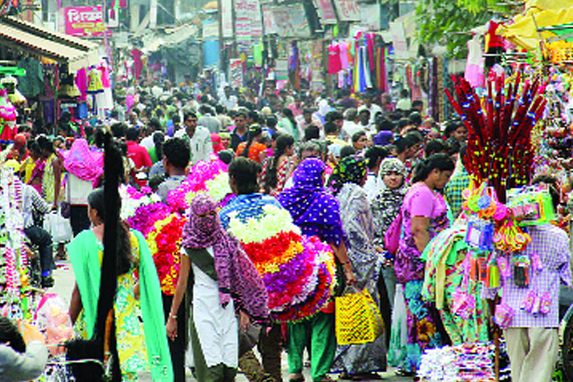 बुधवारी घरोघरी व प्रतिष्ठांनामध्ये लक्ष्मीची पूजा करण्यात येणार आहे.