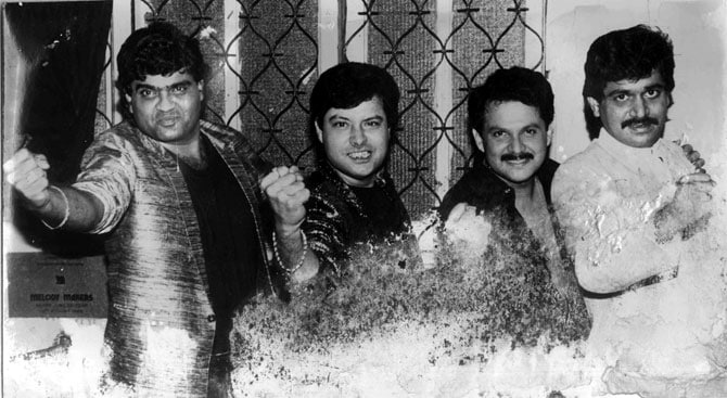 १९८५ साली आलेल्या ‘धुमधडाका’ चित्रपटातून त्यांनी ख- या अर्थाने धुमधडाका केला. लक्ष्मीकांत, अशोक सराफ आणि महेश कोठारे या तिघांच्या अभिनयाची भट्टी अशी काय जमली की नंतरच्या काळात महेश कोठारे यांनी लक्ष्याला घेऊन चित्रपटांचा धडाकाच लावला.
