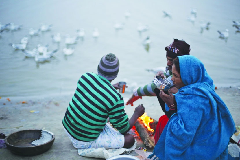 दिवाळी संपत नाही तोच पहाटेची गुलाबी थंडी आणि रात्रीलाही थंडीची चाहूल जाणवायला लागली.