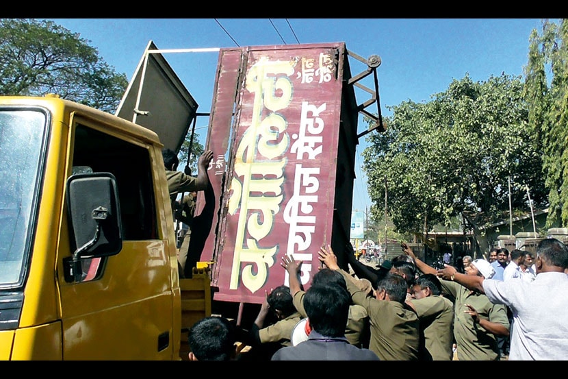 इचलकरंजी शहरात अतिक्रमणांवर हातोडा