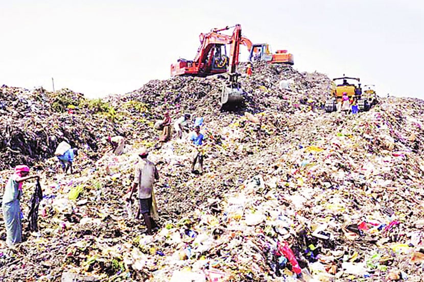 कचराभूमी भेटीच्या कचरा वेचकांनी मंगळवारी आपल्या असंतोषाला वाट मोकळी करून दिली.