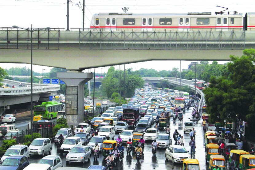 वाहनांच्या वाढत्या संख्येमुळे मुंबईची दिल्ली होण्यासाठी वेळ लागणार नसल्याचे मुख्यमंत्री देवेंद्र फडणवीस यांनी स्पष्ट केले.