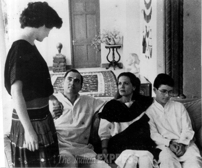 प्रियांका, राहुल आणि पती राजीव गांधीसमवेत सोनिया गांधी. (एक्स्प्रेस संग्रहित छायाचित्र)