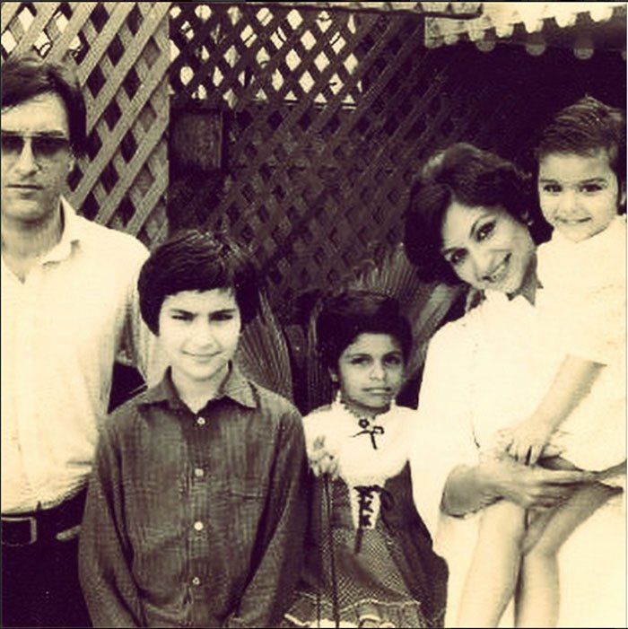 पतौडीच्या नवाबांची 'स्टार' मुले अर्थात अभिनेता सैफ अली खान, अभिनेत्री सोहा अली आणि साबा अली यांचे लहानपणीचे छायाचित्र.