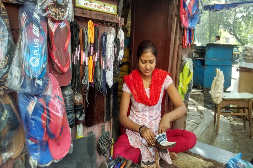 आयुष्याचा पाया भक्कम करण्यासाठी तिचे ‘बूट-पॉलिश’