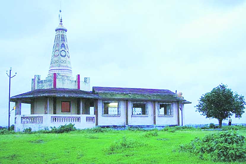 टेकडीवरील गावदेवी मंदिर आणि परिसरातील रमणीय देखावा यामुळे भोपर टेकडी प्रेक्षणीय स्थळ झाले आहे.