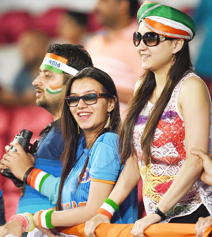Nagpur:people gathered during the ICC T20 World Cup match played between India and New Zealand in Nagpur on Tuesday. PTI Photo by Shashank Parade(PTI3_15_2016_000327b)
