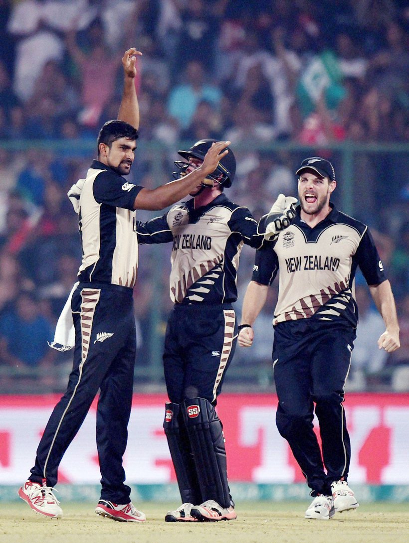 New Delhi: New Zealand's Ish Sodhi with teammates celebrates wicket of England 's Jason Roy during the ICC T20 world cup Semi Final match at Feroz Shah Kotla Stadium in New Delhi on Wednesday.PTI Photo by Manvender Vashist(PTI3_30_2016_000370B)