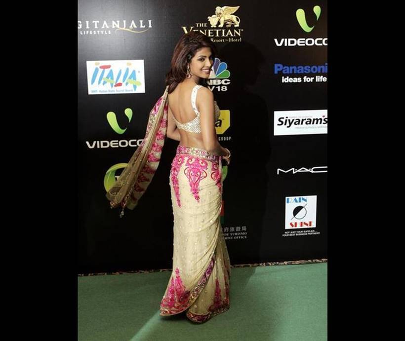 A similar pink and beige combination that Chopra later sported with this year's Monique Lhuillier gown can be seen here, only this time it's on a gorgeous Manish Malhotra sari. On the green carpet at the the 10th IIFA awards in Macau back in 2009, Chopra teamed the net sari with a dazzling light gold blouse for the bling factor. (Source: Reuters)