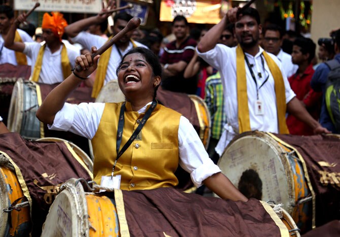 चैत्र शुद्ध प्रतिपदा अर्थात गुढीपाडवा सण मुंबईसह संपूर्ण राज्यभरात मोठ्या उत्साहात साजरा केला गेला. मराठी बांधवांनी नववर्षाचे मोठ्या जल्लोषात आणि थाटात स्वागत केले. ठिकठिकाणी स्वागत यात्रांचे आयोजन करण्यात आले होते. ढोल, ताशे, बाईक रॅली आणि समाजप्रबोधन करणाऱया चित्ररथांचा स्वागत यात्रेत समावेश होता. (छाया- अभिजीत अल्का अनिल)