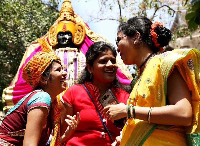 चैत्र शुद्ध प्रतिपदा अर्थात गुढीपाडवा सण मुंबईसह संपूर्ण राज्यभरात मोठ्या उत्साहात साजरा केला गेला. मराठी बांधवांनी नववर्षाचे मोठ्या जल्लोषात आणि थाटात स्वागत केले. ठिकठिकाणी स्वागत यात्रांचे आयोजन करण्यात आले होते. ढोल, ताशे, बाईक रॅली आणि समाजप्रबोधन करणाऱया चित्ररथांचा स्वागत यात्रेत समावेश होता. (छाया- अभिजीत अल्का अनिल)