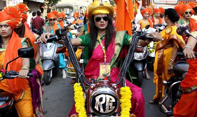 चैत्र शुद्ध प्रतिपदा अर्थात गुढीपाडवा सण मुंबईसह संपूर्ण राज्यभरात मोठ्या उत्साहात साजरा केला गेला. मराठी बांधवांनी नववर्षाचे मोठ्या जल्लोषात आणि थाटात स्वागत केले. ठिकठिकाणी स्वागत यात्रांचे आयोजन करण्यात आले होते. ढोल, ताशे, बाईक रॅली आणि समाजप्रबोधन करणाऱया चित्ररथांचा स्वागत यात्रेत समावेश होता. (छाया- अभिजीत अल्का अनिल)