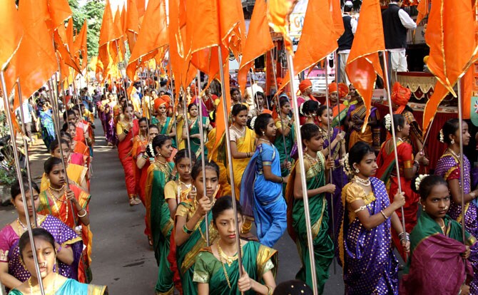 चैत्र शुद्ध प्रतिपदा अर्थात गुढीपाडवा सण मुंबईसह संपूर्ण राज्यभरात मोठ्या उत्साहात साजरा केला गेला. मराठी बांधवांनी नववर्षाचे मोठ्या जल्लोषात आणि थाटात स्वागत केले. ठिकठिकाणी स्वागत यात्रांचे आयोजन करण्यात आले होते. ढोल, ताशे, बाईक रॅली आणि समाजप्रबोधन करणाऱया चित्ररथांचा स्वागत यात्रेत समावेश होता. (छाया- अभिजीत अल्का अनिल)