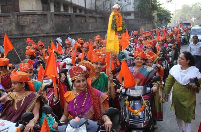 चैत्र शुद्ध प्रतिपदा अर्थात गुढीपाडवा सण मुंबईसह संपूर्ण राज्यभरात मोठ्या उत्साहात साजरा केला गेला. मराठी बांधवांनी नववर्षाचे मोठ्या जल्लोषात आणि थाटात स्वागत केले. ठिकठिकाणी स्वागत यात्रांचे आयोजन करण्यात आले होते. ढोल, ताशे, बाईक रॅली आणि समाजप्रबोधन करणाऱया चित्ररथांचा स्वागत यात्रेत समावेश होता. (छाया- गणेश जाधव )