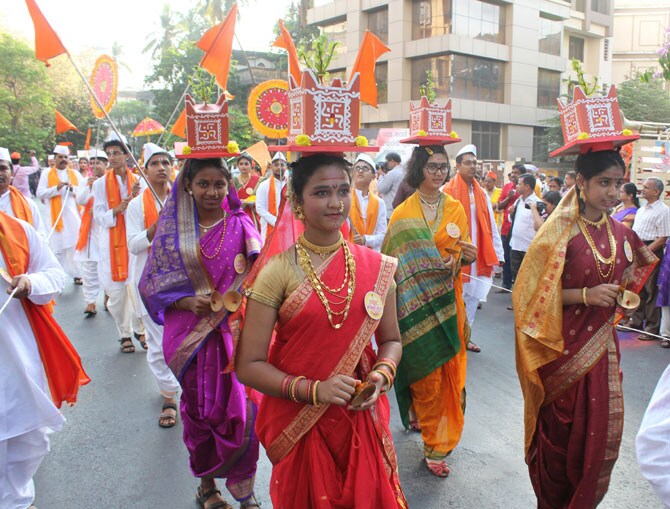 चैत्र शुद्ध प्रतिपदा अर्थात गुढीपाडवा सण मुंबईसह संपूर्ण राज्यभरात मोठ्या उत्साहात साजरा केला गेला. मराठी बांधवांनी नववर्षाचे मोठ्या जल्लोषात आणि थाटात स्वागत केले. ठिकठिकाणी स्वागत यात्रांचे आयोजन करण्यात आले होते. ढोल, ताशे, बाईक रॅली आणि समाजप्रबोधन करणाऱया चित्ररथांचा स्वागत यात्रेत समावेश होता. (छाया- गणेश जाधव )
