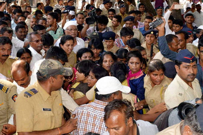 Ambabai Temple, Trupti Desai ,महालक्ष्मी मंदिर तृप्ती देसाईं