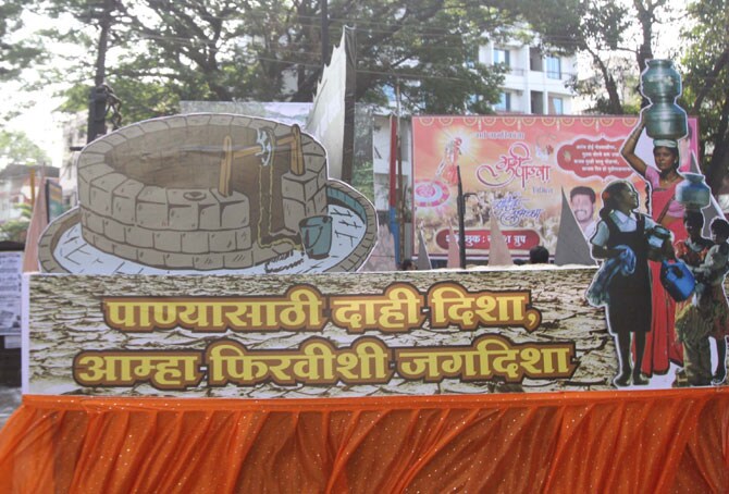 चैत्र शुद्ध प्रतिपदा अर्थात गुढीपाडवा सण मुंबईसह संपूर्ण राज्यभरात मोठ्या उत्साहात साजरा केला गेला. मराठी बांधवांनी नववर्षाचे मोठ्या जल्लोषात आणि थाटात स्वागत केले. ठिकठिकाणी स्वागत यात्रांचे आयोजन करण्यात आले होते. ढोल, ताशे, बाईक रॅली आणि समाजप्रबोधन करणाऱया चित्ररथांचा स्वागत यात्रेत समावेश होता. (छाया- दीपक जोशी)