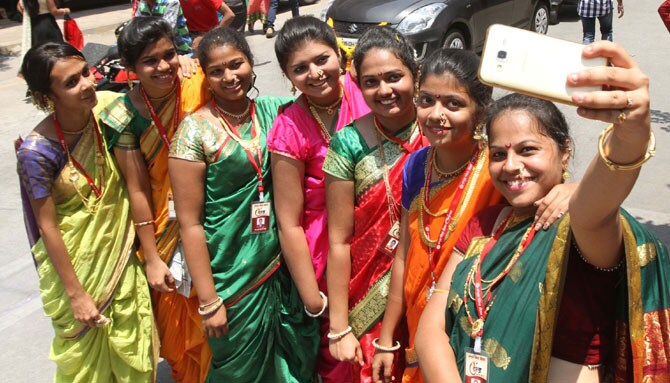 चैत्र शुद्ध प्रतिपदा अर्थात गुढीपाडवा सण मुंबईसह संपूर्ण राज्यभरात मोठ्या उत्साहात साजरा केला गेला. मराठी बांधवांनी नववर्षाचे मोठ्या जल्लोषात आणि थाटात स्वागत केले. ठिकठिकाणी स्वागत यात्रांचे आयोजन करण्यात आले होते. ढोल, ताशे, बाईक रॅली आणि समाजप्रबोधन करणाऱया चित्ररथांचा स्वागत यात्रेत समावेश होता. (छाया- दीपक जोशी)