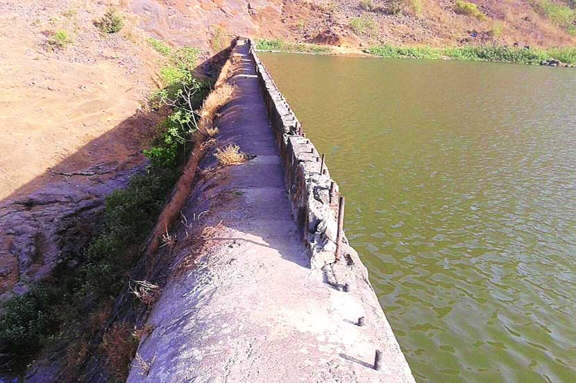 दिघा येथील इलठणपाडा परिसरात ब्रिटिशकालीन दगडी धरणातील पाणी टँकरद्वारे नवी मुंबईकरांना मिळणार आहे.