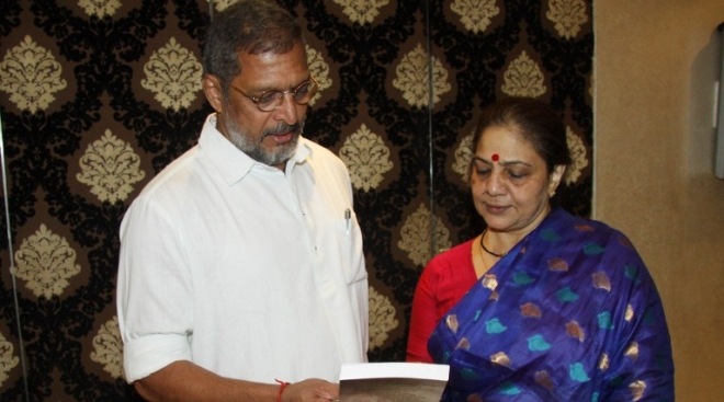 Indian Bollywood Hindi and Marathi film actor Nana Patekar (L) speaks with his wife Neelakanti during the trailer launch of his forthcoming Marathi film Natsamrat directed by Mahesh Manjrekar in Mumbai on December 2, 2015. AFP PHOTO/STR / AFP / STRDEL