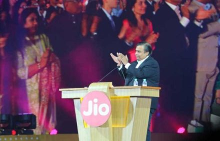 Reliance Jio कडून तीन महिन्यांसाठी अनलिमिटेड ‘4G’ इंटरनेट