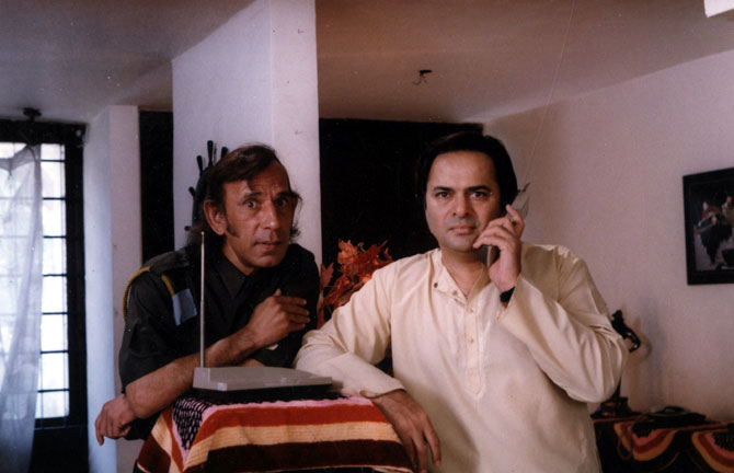 फिल्म स्टार रझाक खान आणि फारुख शेख. (एक्स्प्रेस फोटो)