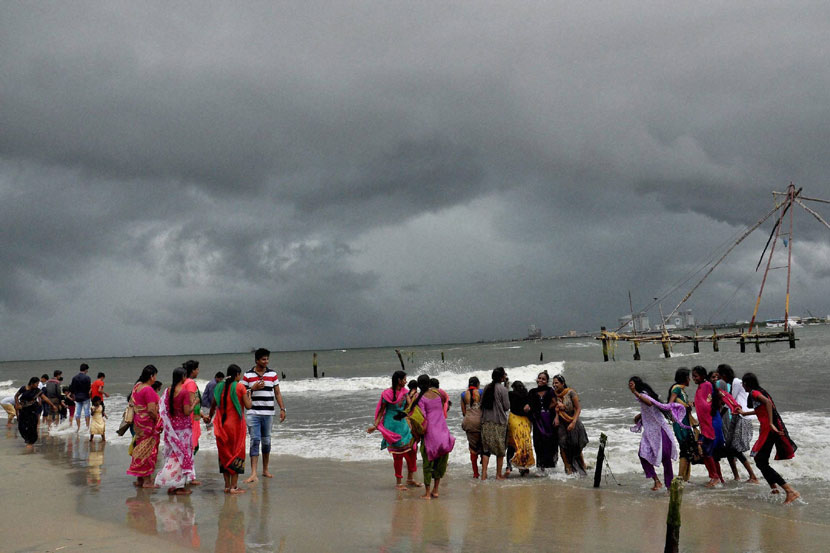 पाऊस आला, Monsoon , Monsoon hits Kerala coast, Met department, skymet, Loksatta, loksatta news, Marathi, Marathi news